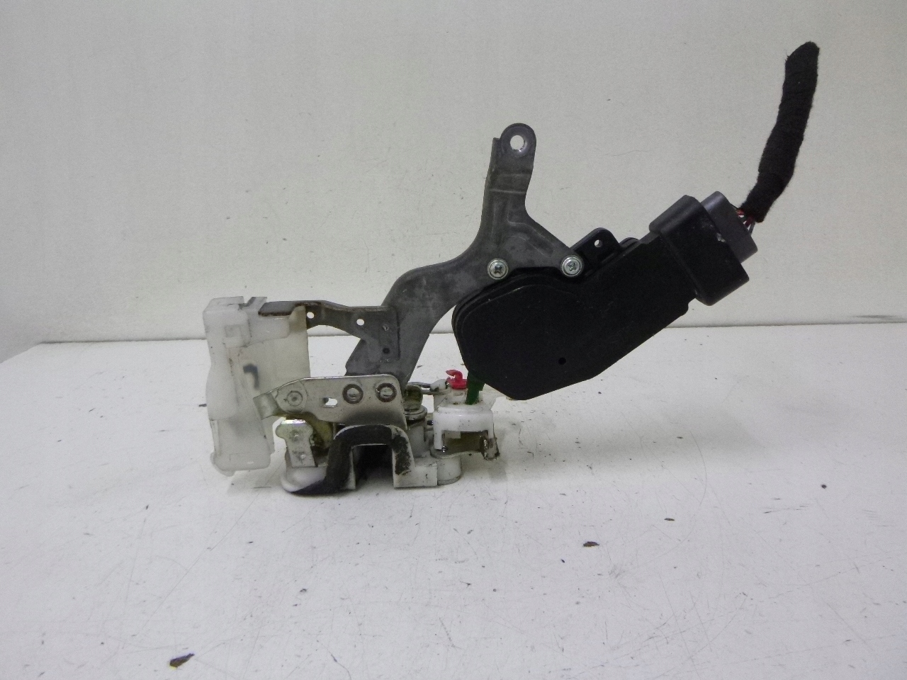 lock door front left Toyota Aygo 3D 2006r.