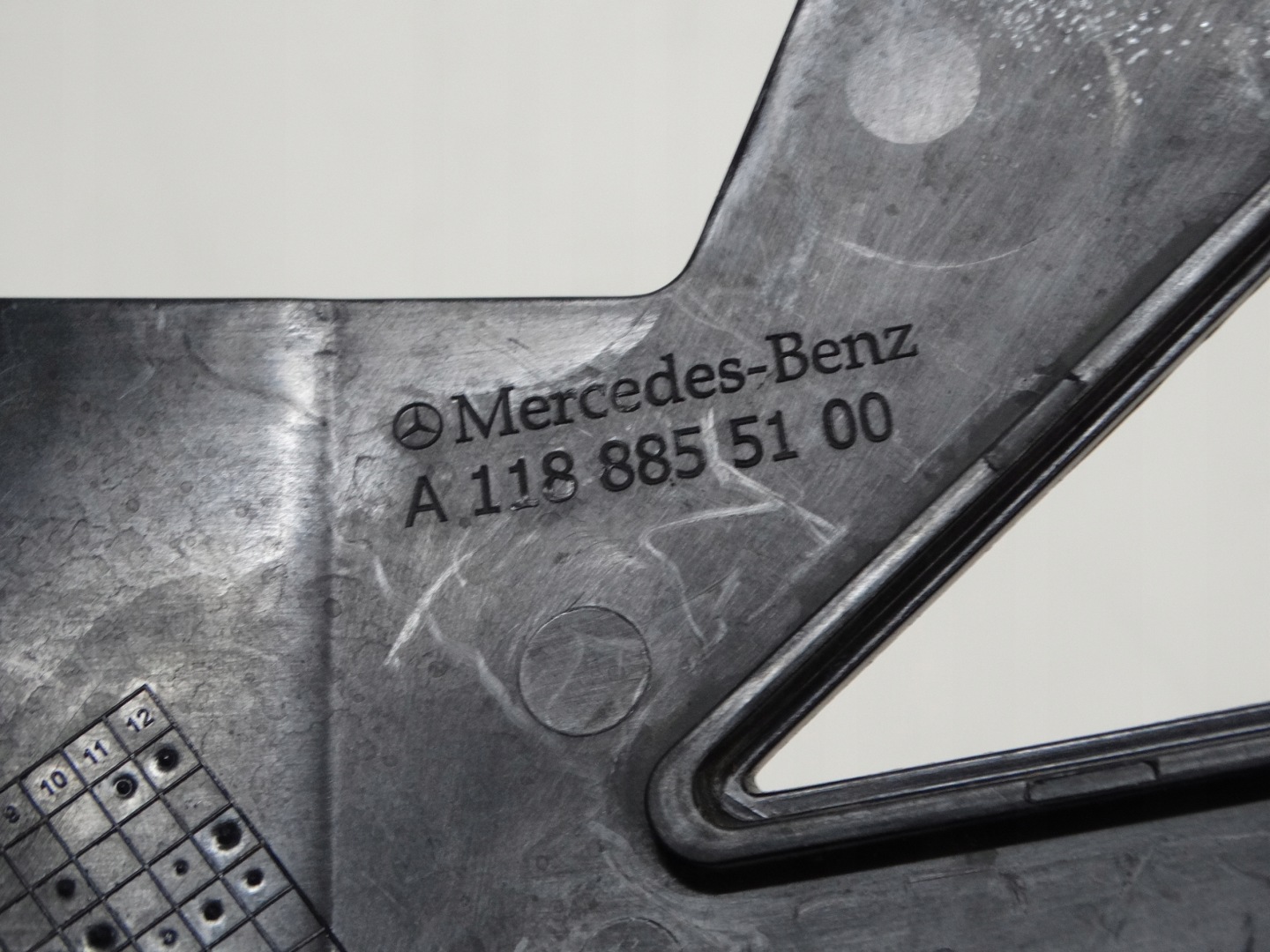 Support Support plaque Pare choc Gauche MERCEDES CLA W118