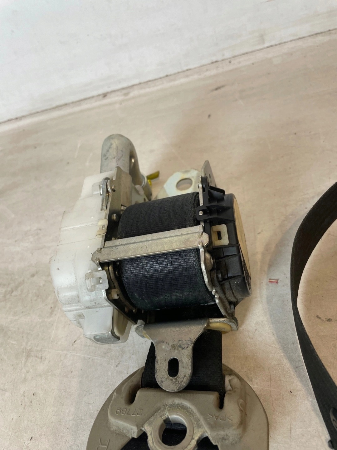 tension belt safety front front left Toyota Prius Iii