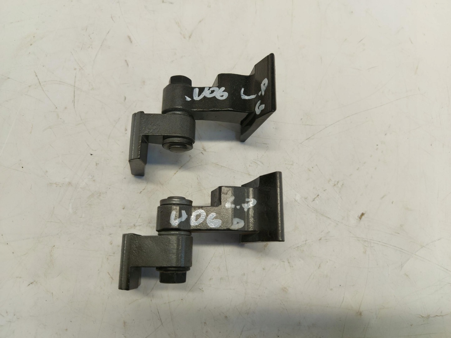 BMW U06 200i hinge door front left gora dol komplet