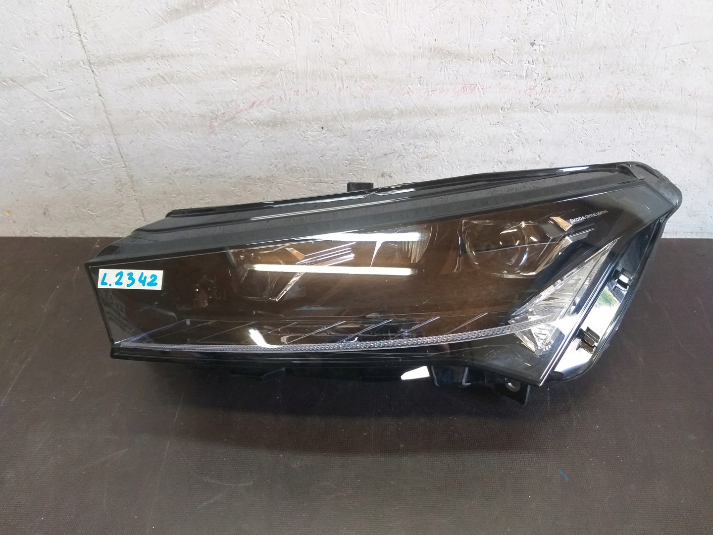 LIGHT FRONT LEFT SKODA ENYAQ FULL LED