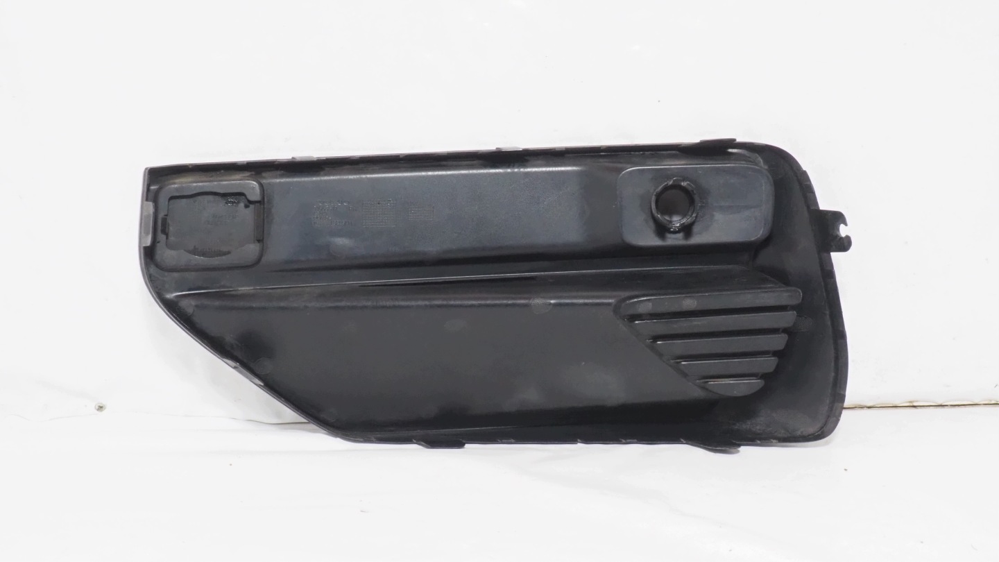 Volvo XC90 II lift R design grid of a bumper right front 31663517