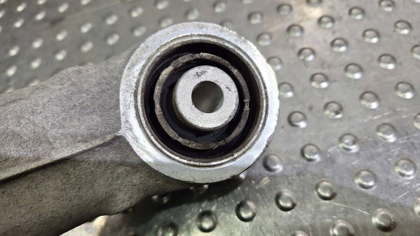 Querlenker Achsträgers rechts heck 8K0505312J AUDI A4 B8 A5 8T Original