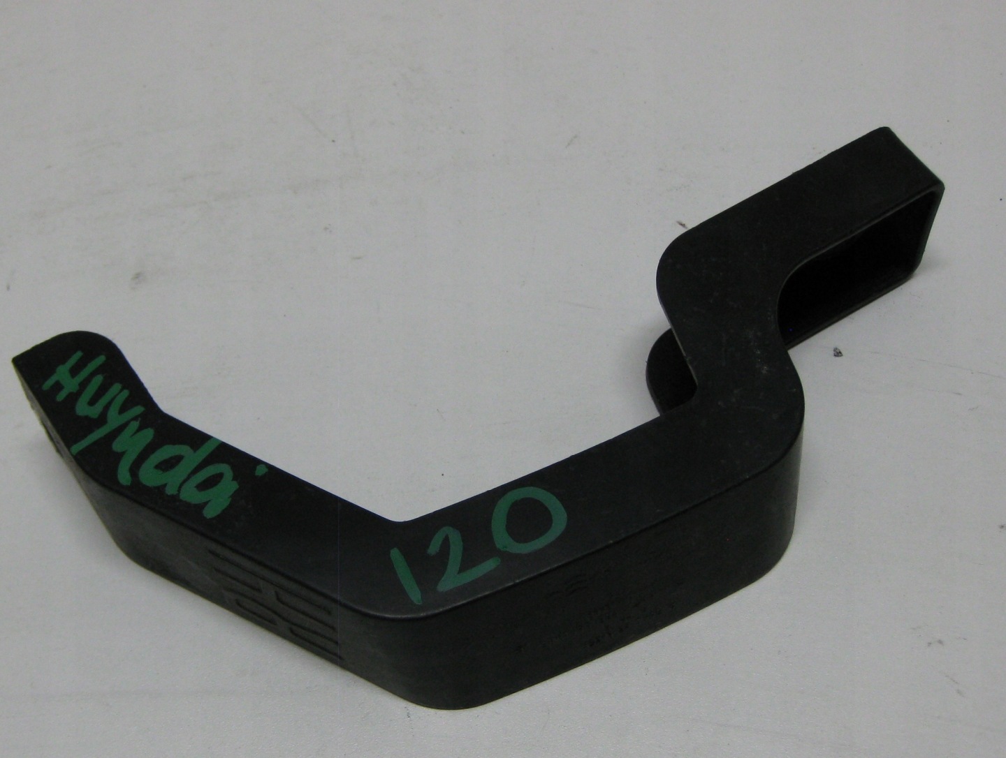 Hyundai I20 bumper bracket right 86681-C8000