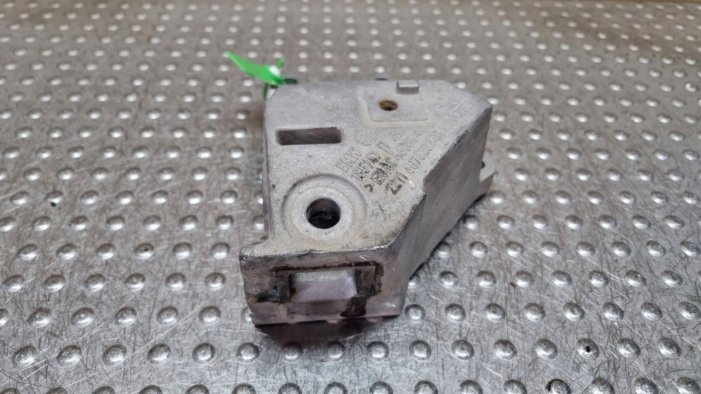 holder engine mount left 6876207 BMW G20 G21 G22 G23 G26 G29 G42