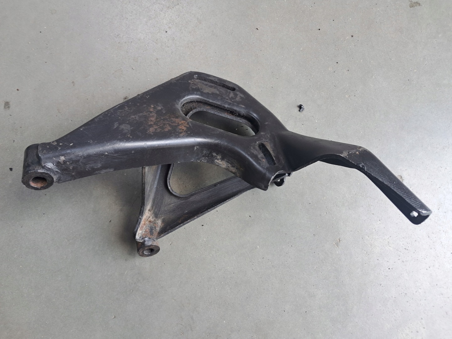 console engine mount MERCEDES W123 2,0 115.938