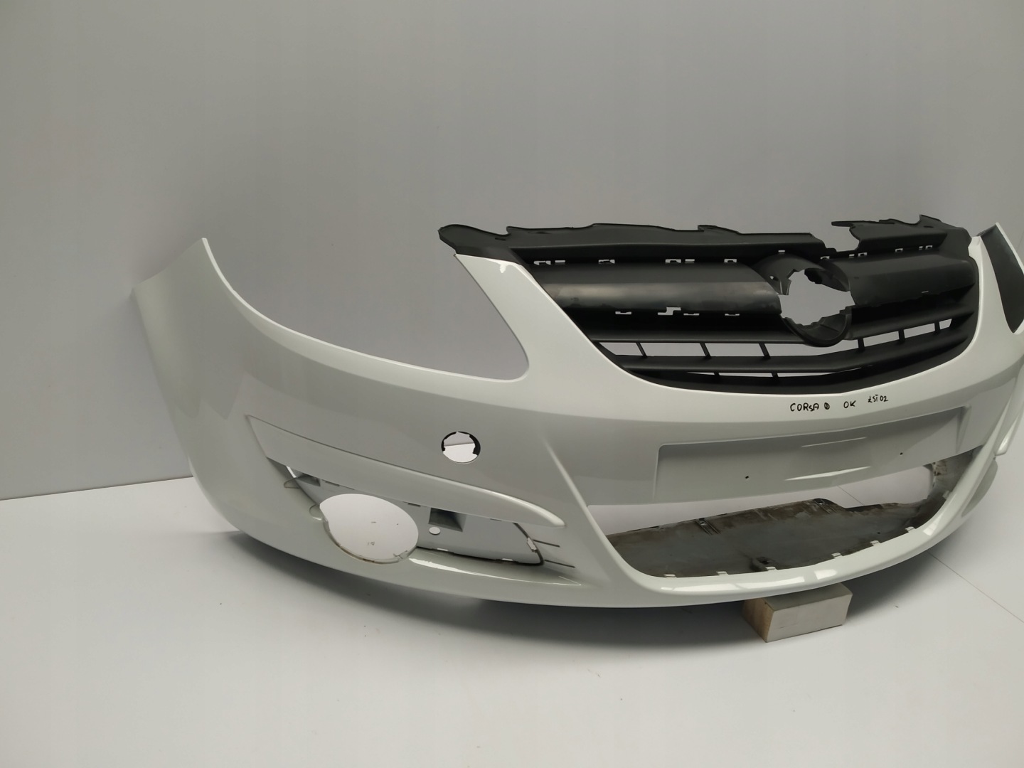 2006 - 2011r Opel Corsa D bumper front original Bialy before lift
