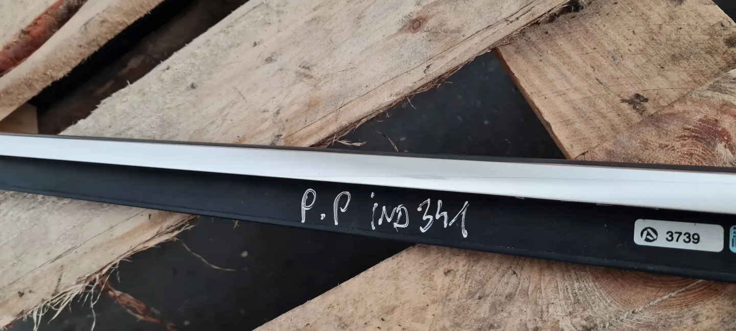 Q5 8R moulding door dust right right front CHROM 8R0853284F