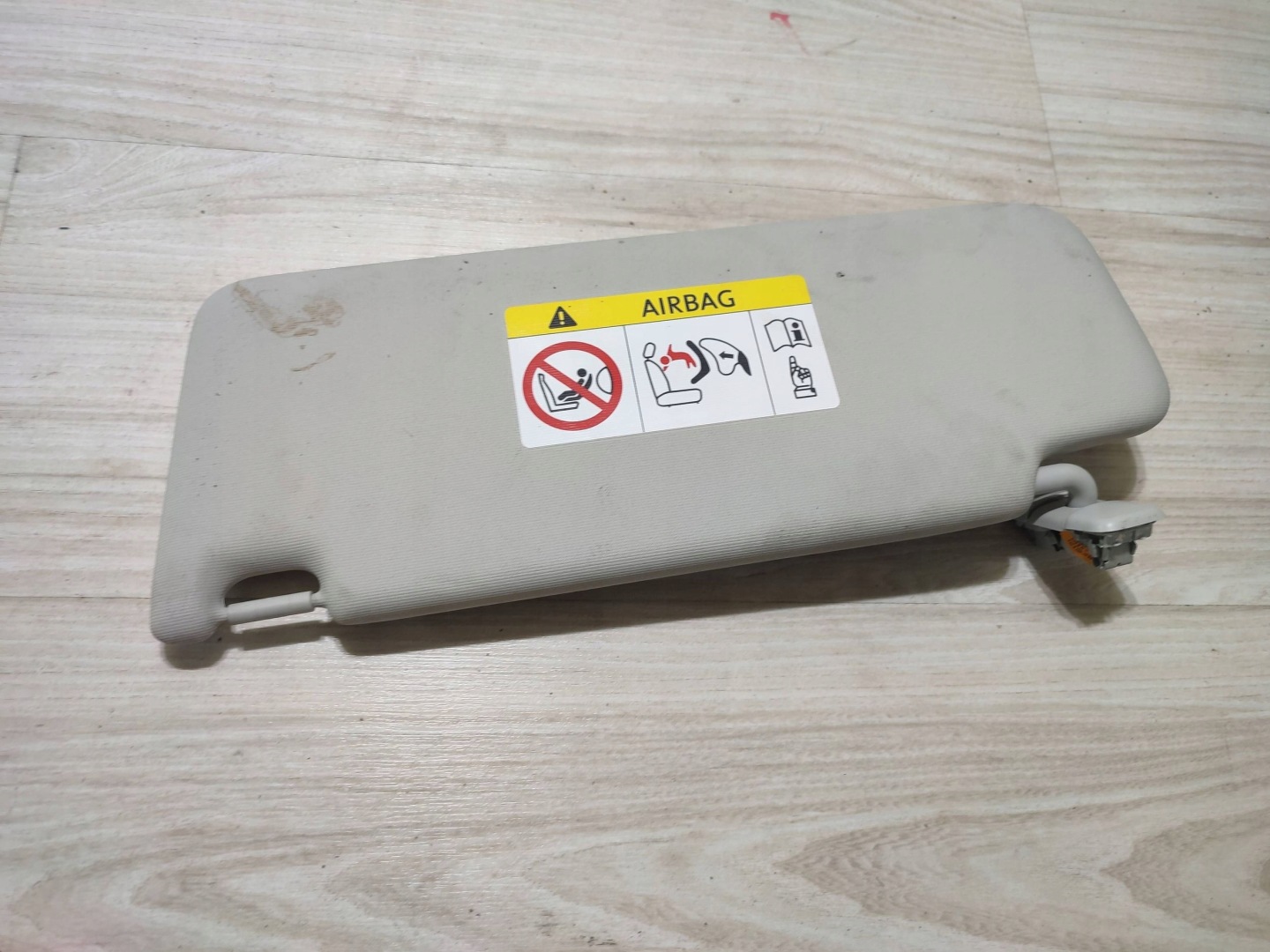 Skoda Scala 2020 front side right cover przeciwsloneczna