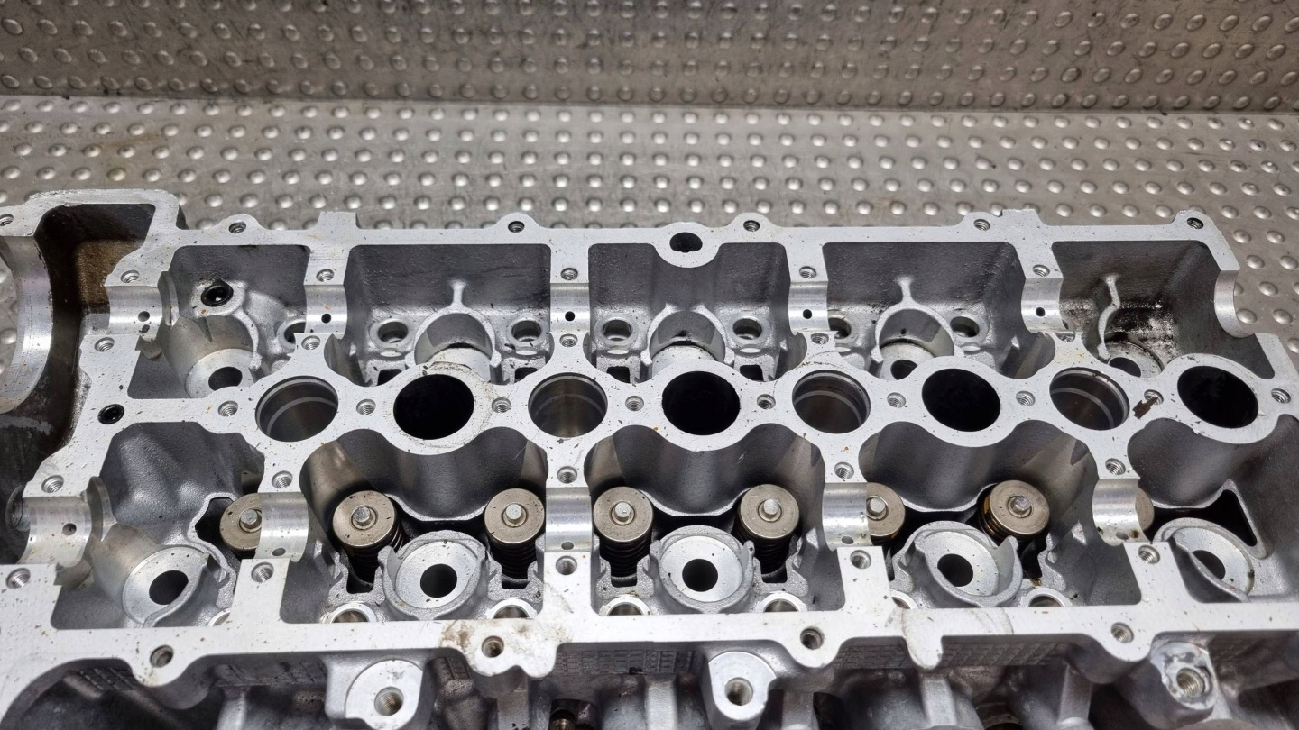 hlava MOTORA 7781211 7785876 BMW E60 E61 E81 E84 E87 E90 E91 2.0D M47