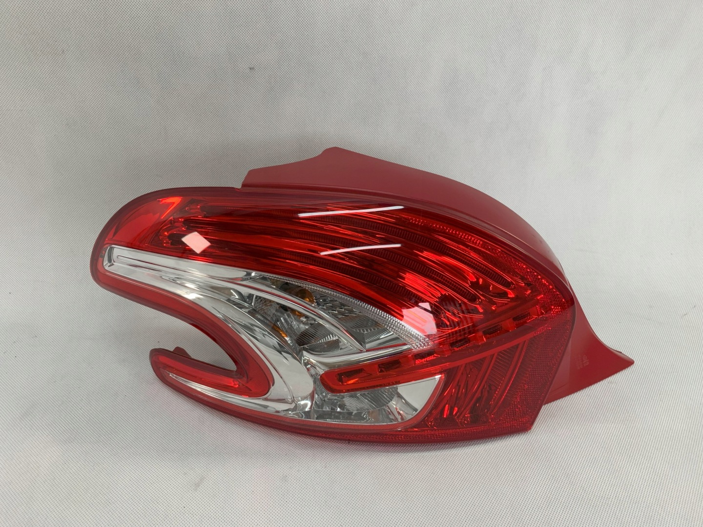 Peugeot 208 light left rear part rear 13r 2013