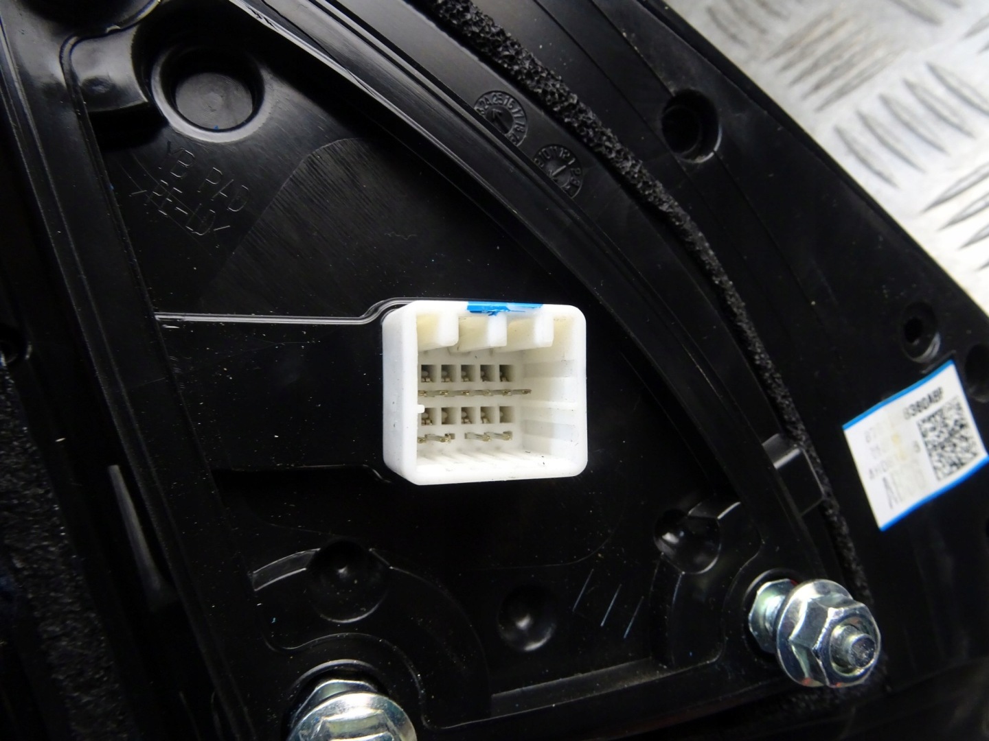KIA STONIC mirror LEWE10 PIN UK POLE