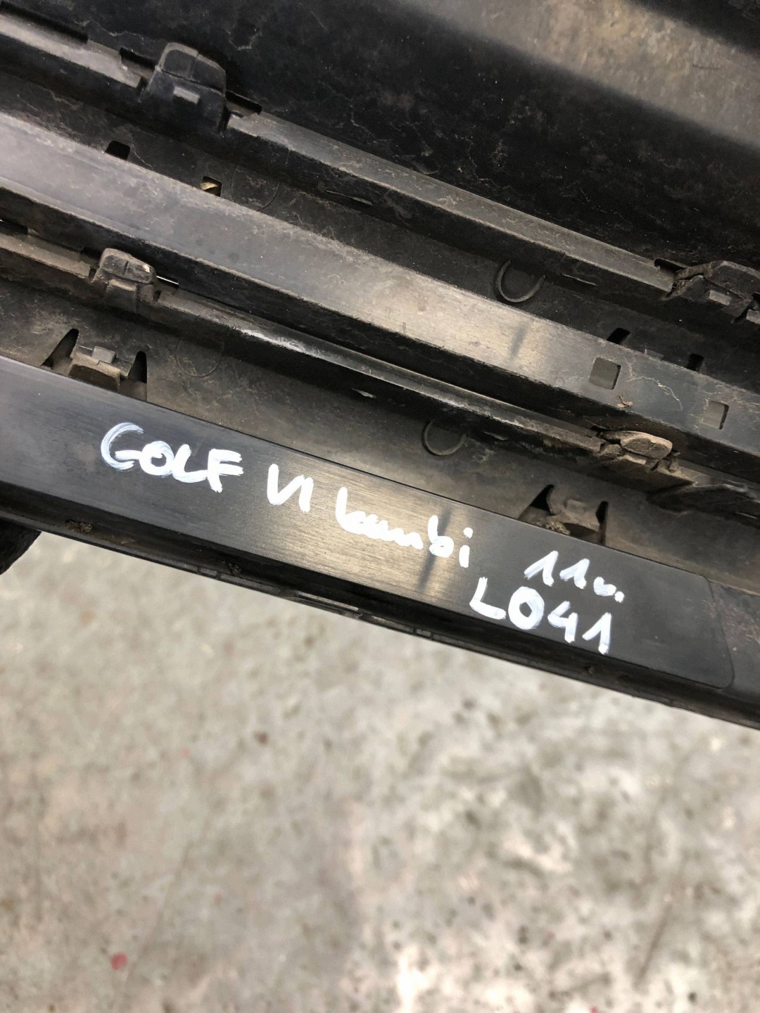 grill grill L041 VW GOLF VI KOMBI 1K9853653A