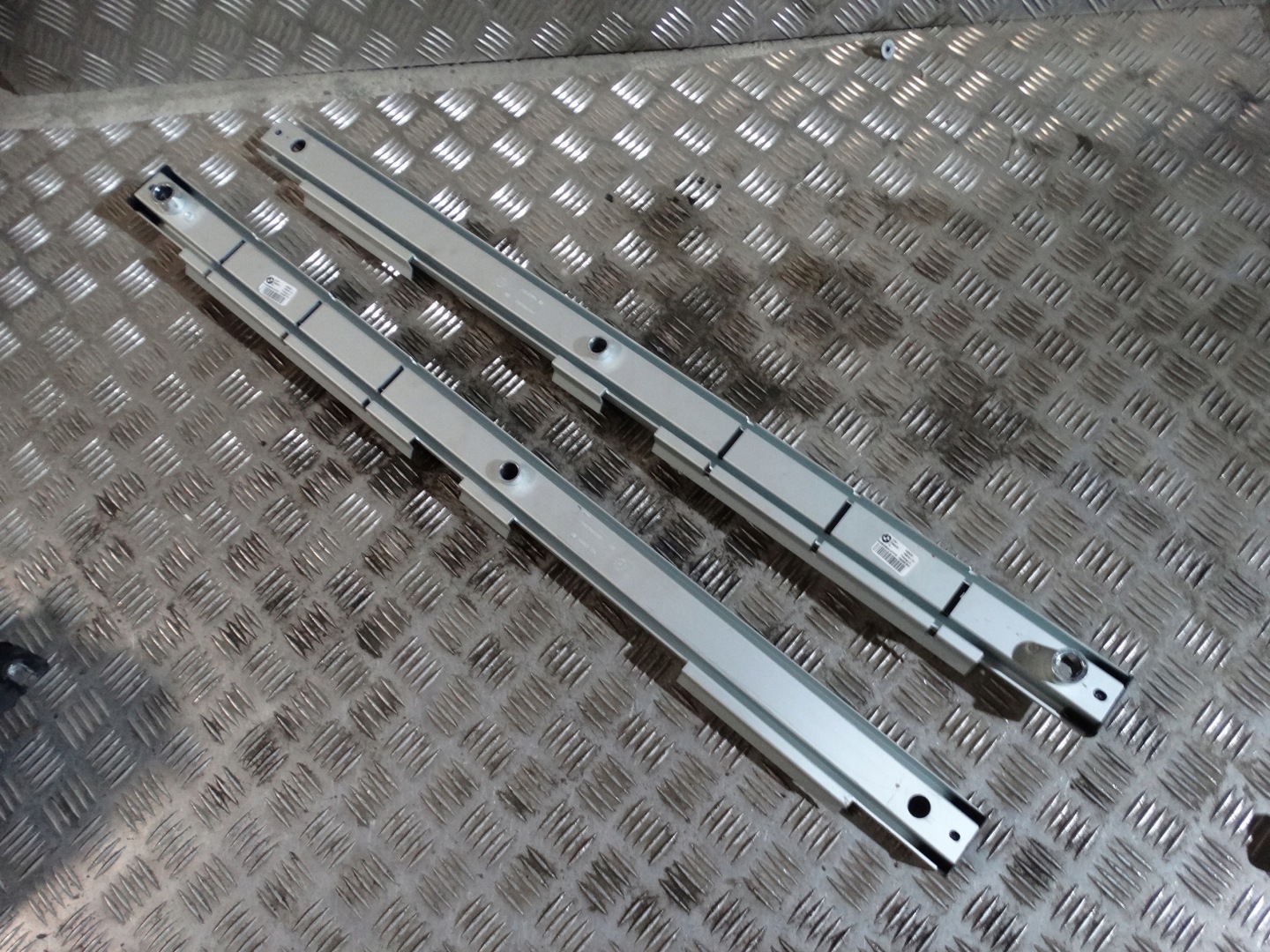IDEALNE SZYNY MOCUJACE boot BMW KPL. 2 SZT G01 G02 1