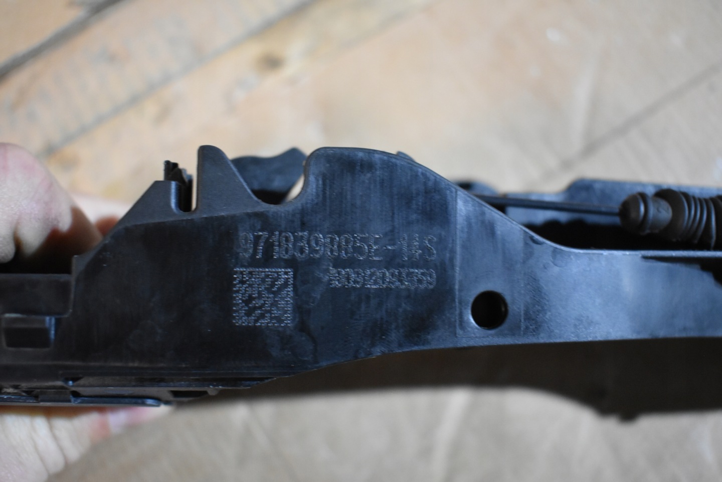 IDEALNY bracket handles rear part rear left PORSCHE PANAMERA 971 1