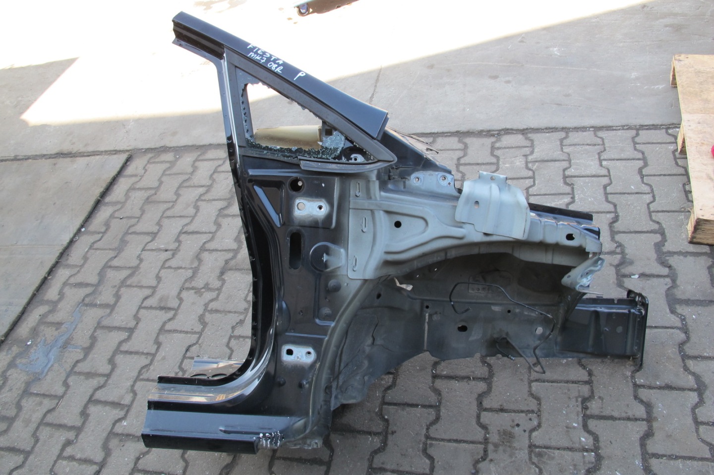 FORD FIESTA MK7 JA8 08- quarter quarter right front front D9