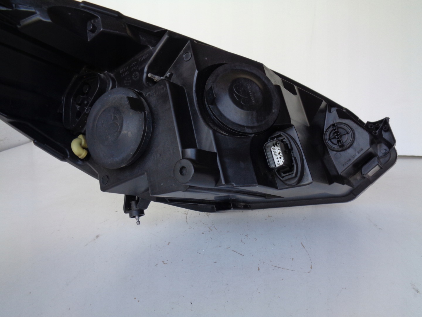 light left REFLEKTOR FORD FIESTA MK8 17