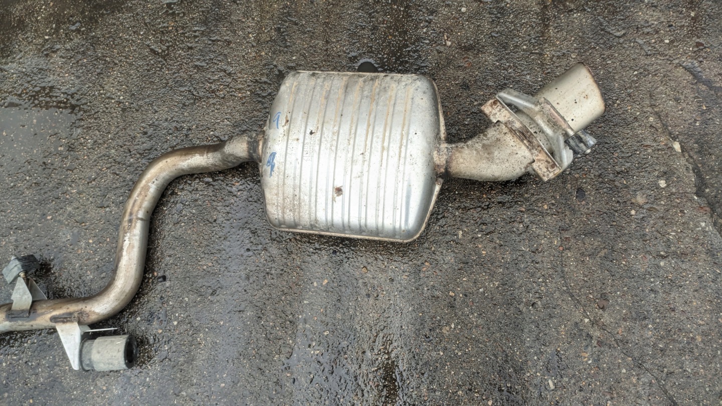 BMW E87 2.0I TLUMIK complete 7793620