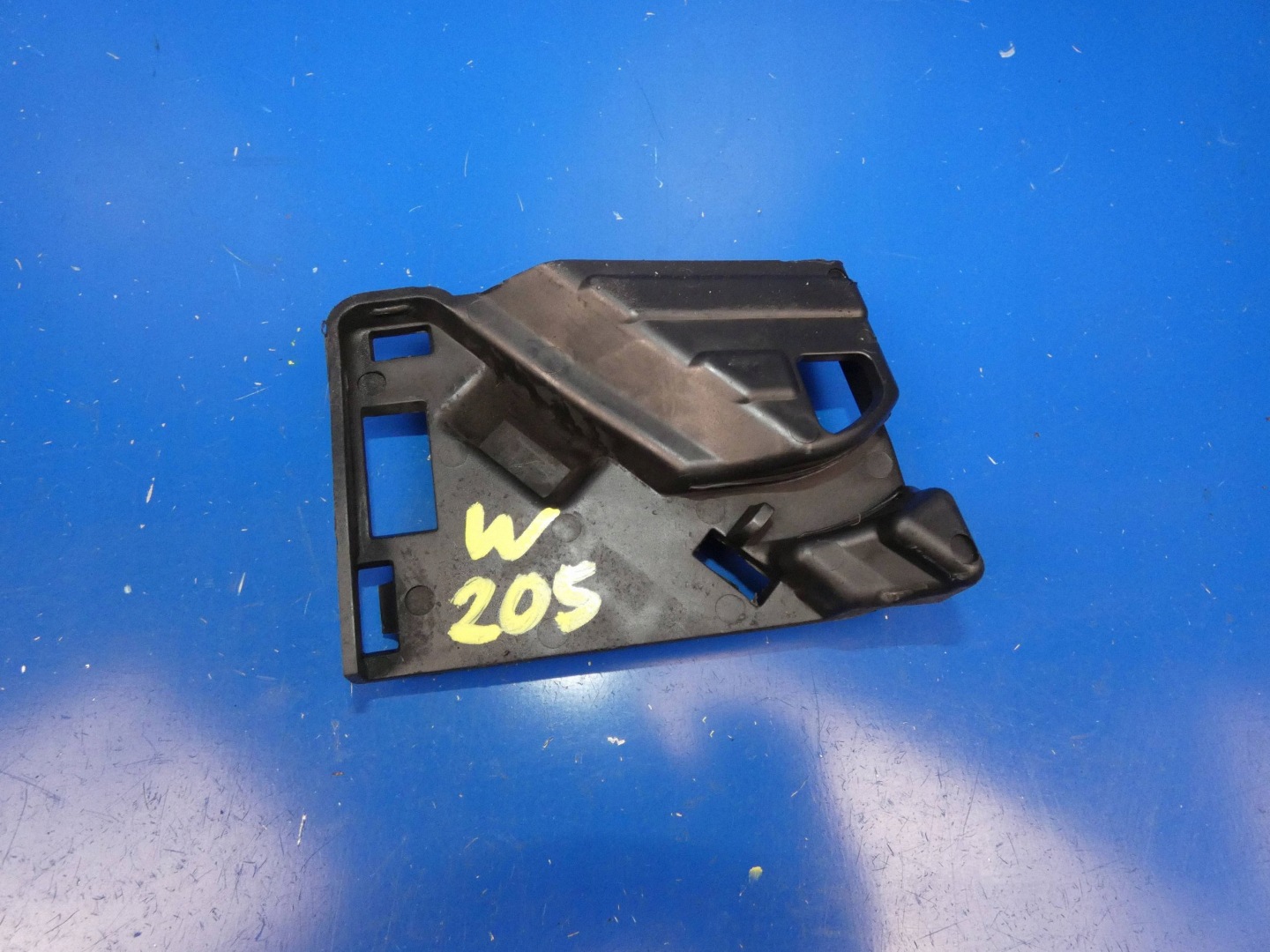 MERCEDES C KLASA W205 Support Support plaque Pare choc Droite Avant
