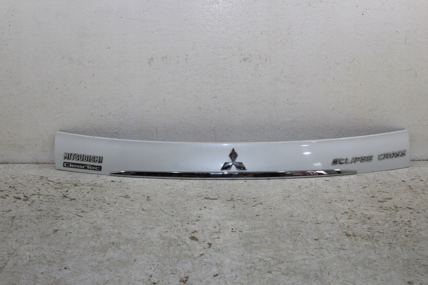 Mitsubishi Eclipse Cross Couverture du capot Arrière
