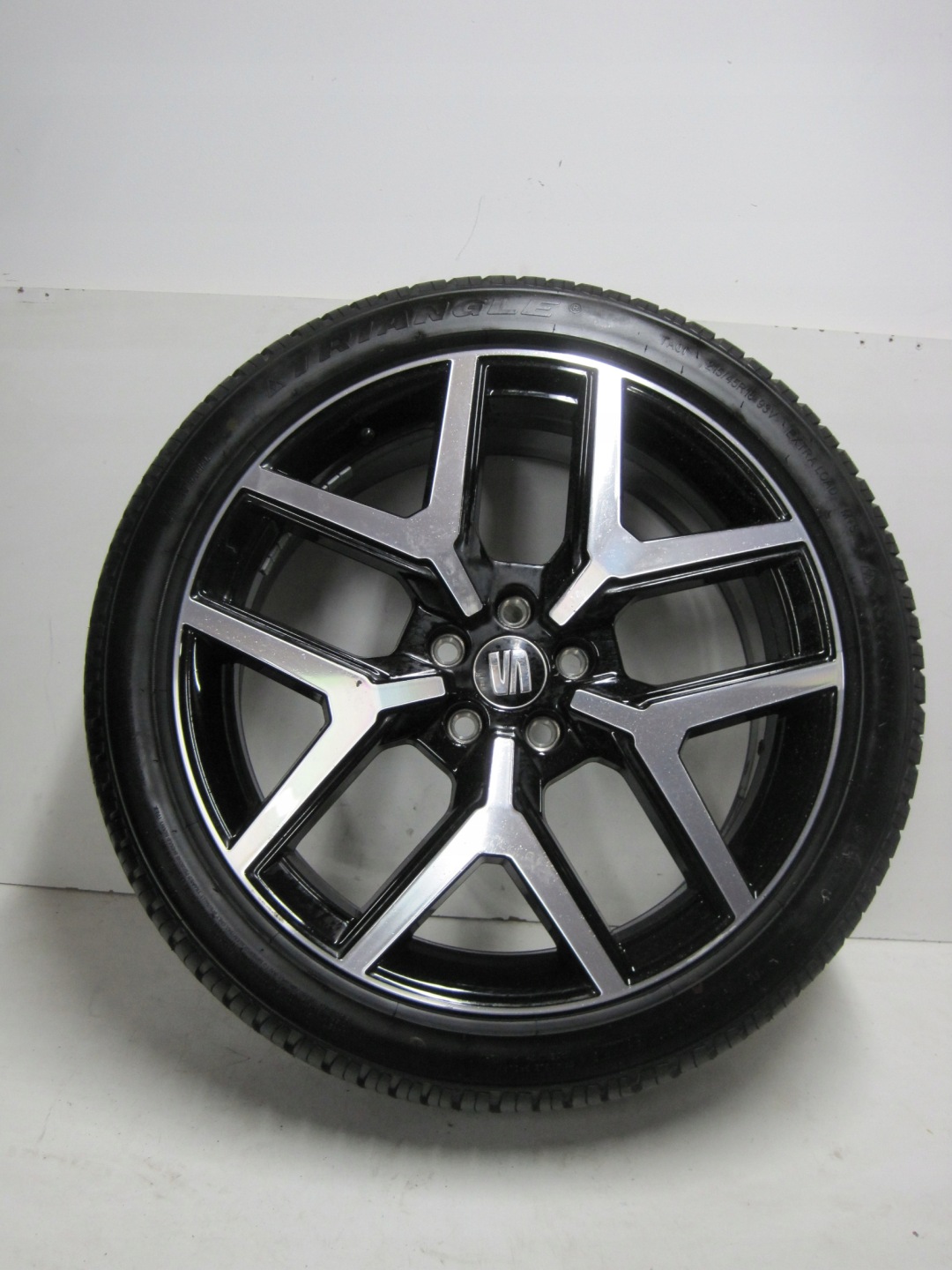 wheels discs tyres SEAT ARONA 6F9 R18 M+S TRIANGLE 22R
