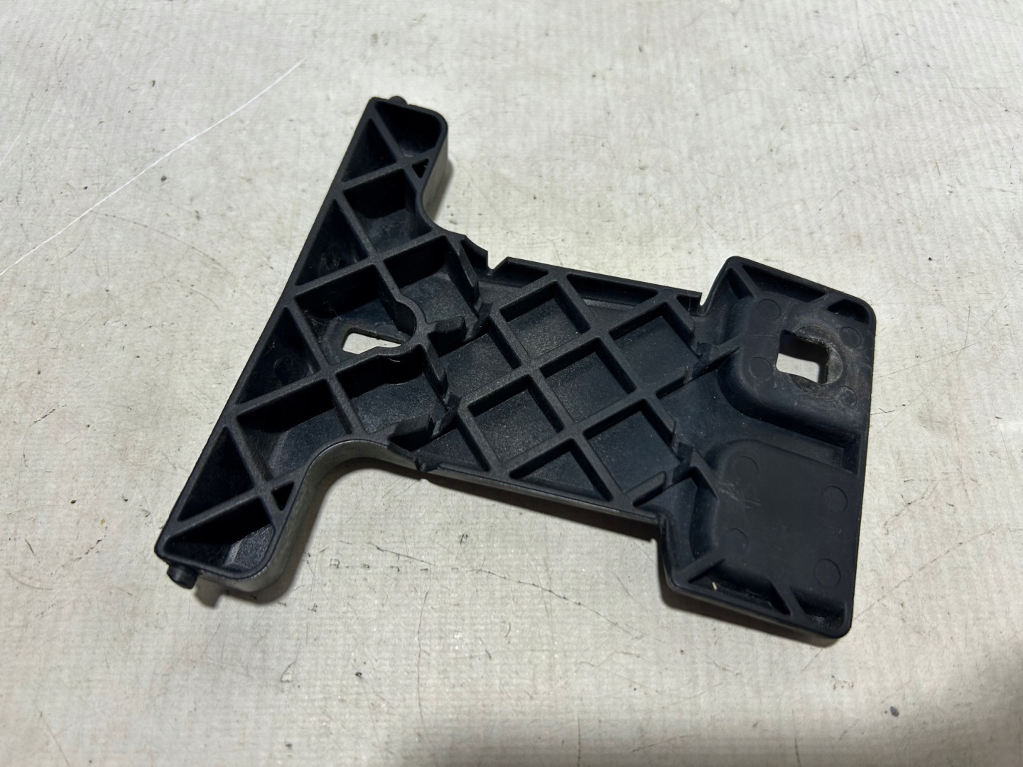 MERCEDES W204 console bracket grille radiator