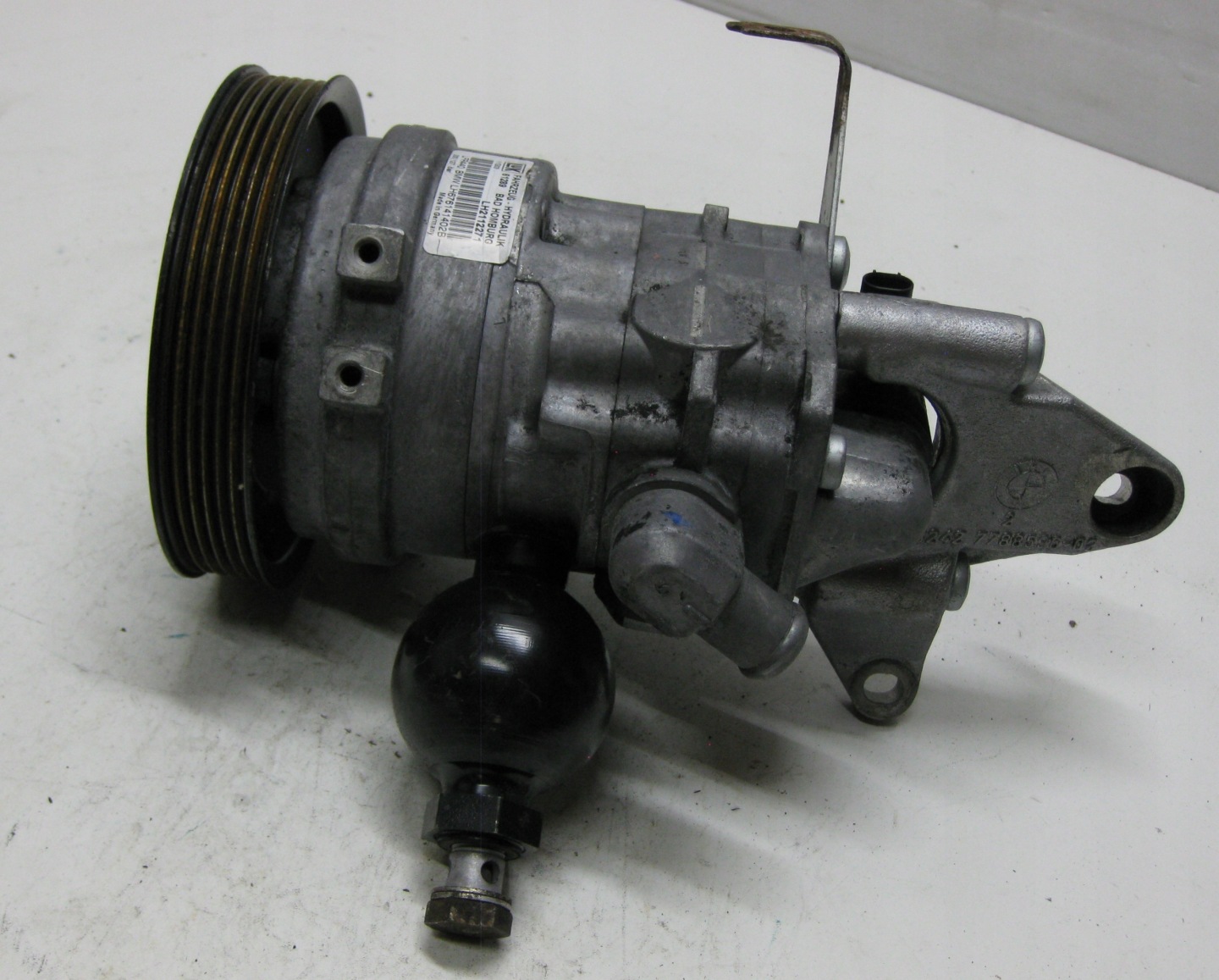 BMW 5 E60 E61 3.0 Pompa idraulica SERVOSTERZO LH2112271