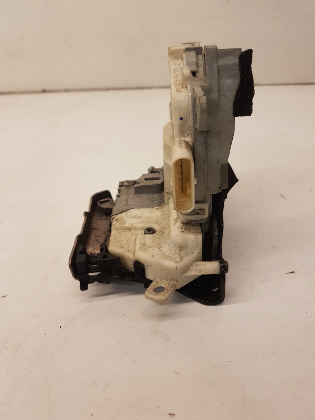 lock door right front AUDI A4 A5 Q5 8J1837016C