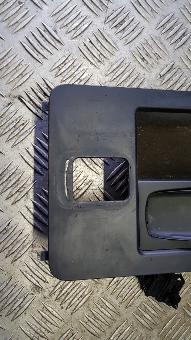 AUDI A8 D3 Grundlage TELEFONU Halter 4E0863075