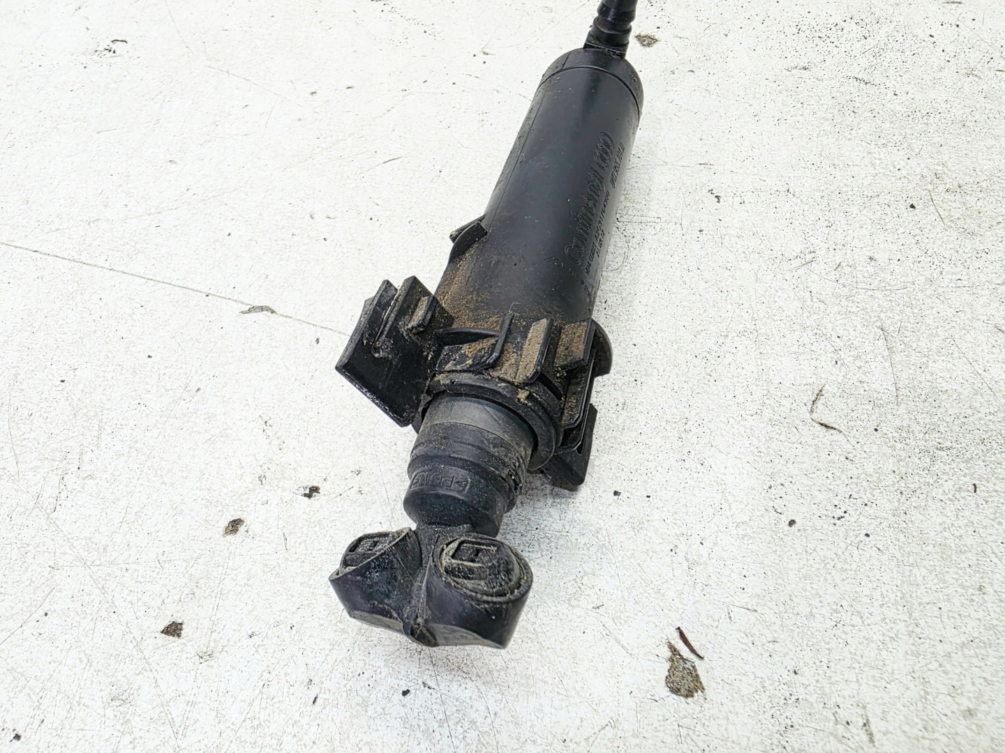 ostřikovač REFLEKTORA levý AUDI A4 B8 LIFT 8K0955101D