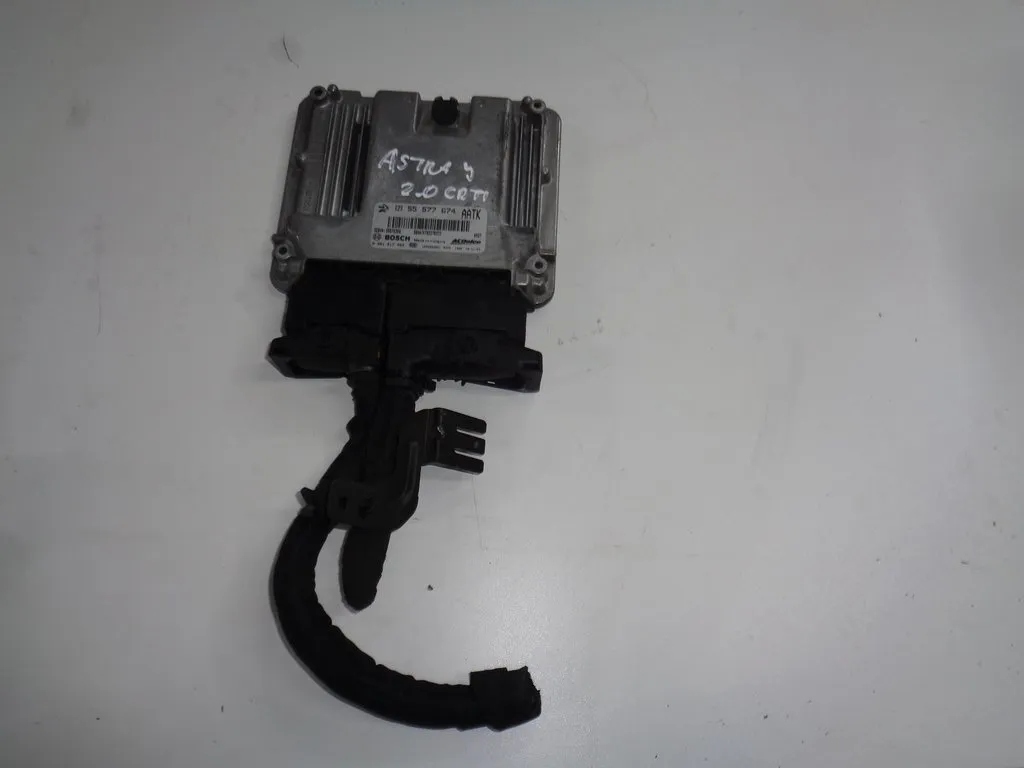 OPEL ASTRA J INSIGNIA 2.0 CDTI control unit of the engine
