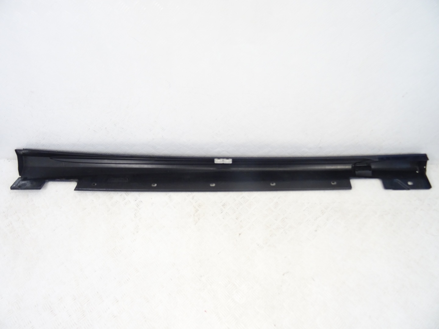 MERCEDES E 212 W212 AMG LIFT moulding threshold left | GetMotor