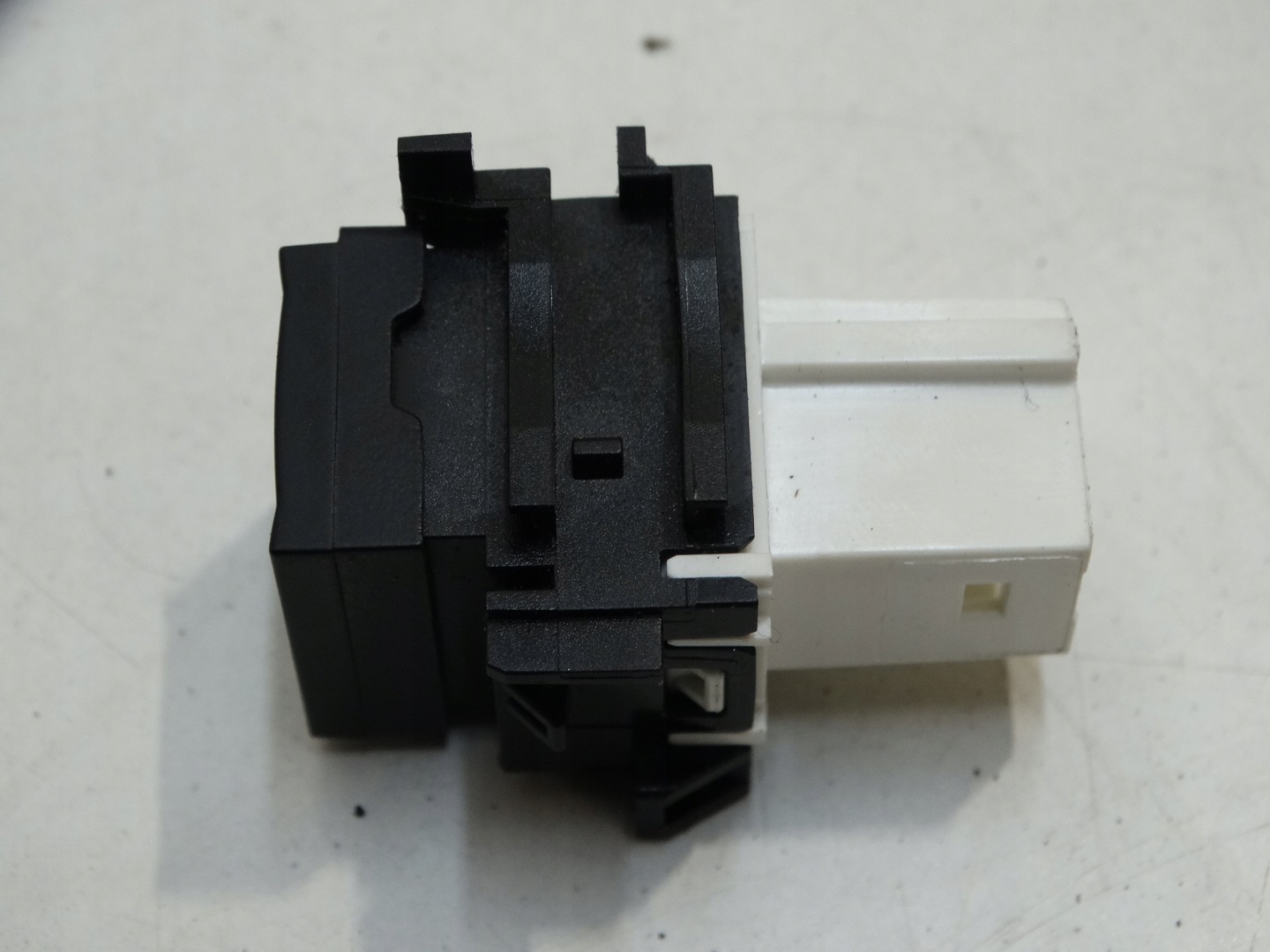 switch button running for BATERII CITROEN C4 III ELEKTRYK 98342657ZD