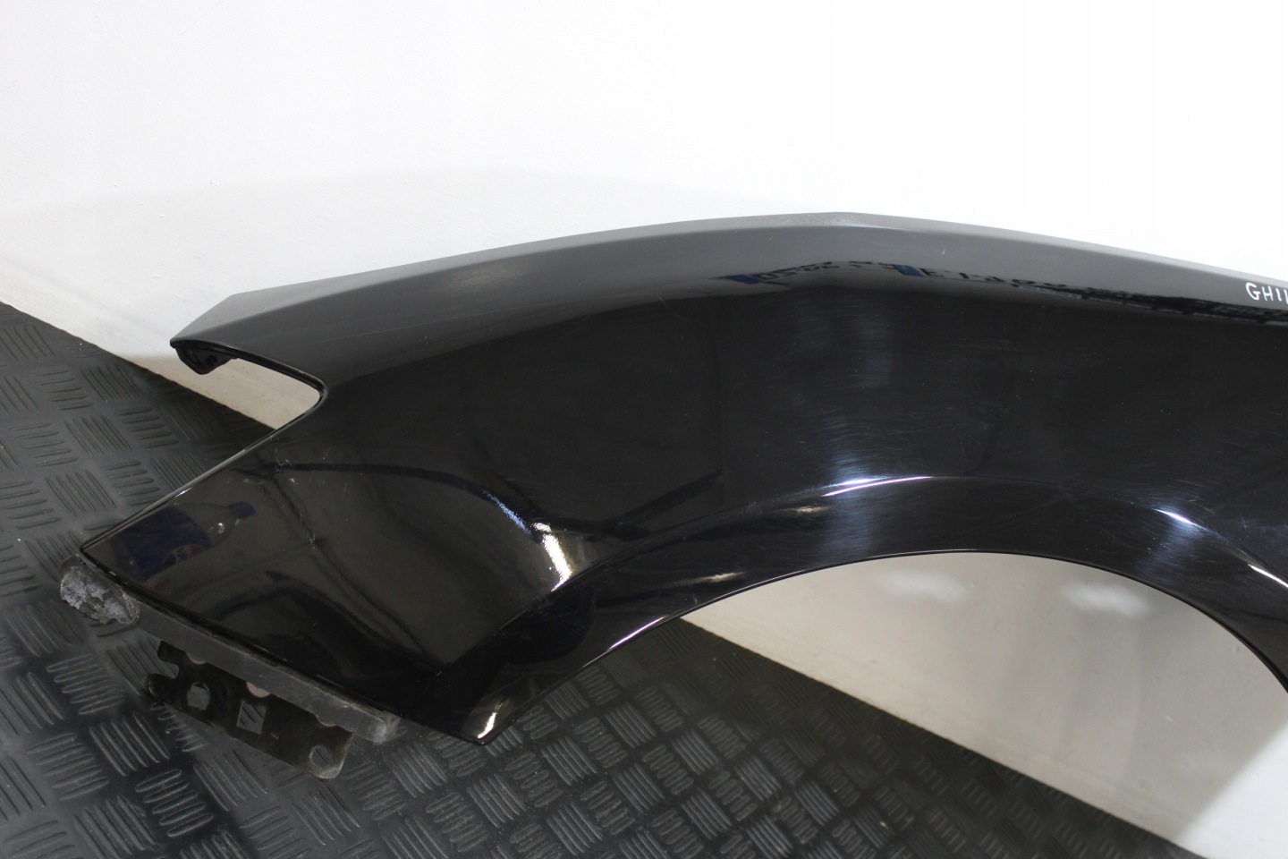 fender left front front MASERATI GHIBLI M157