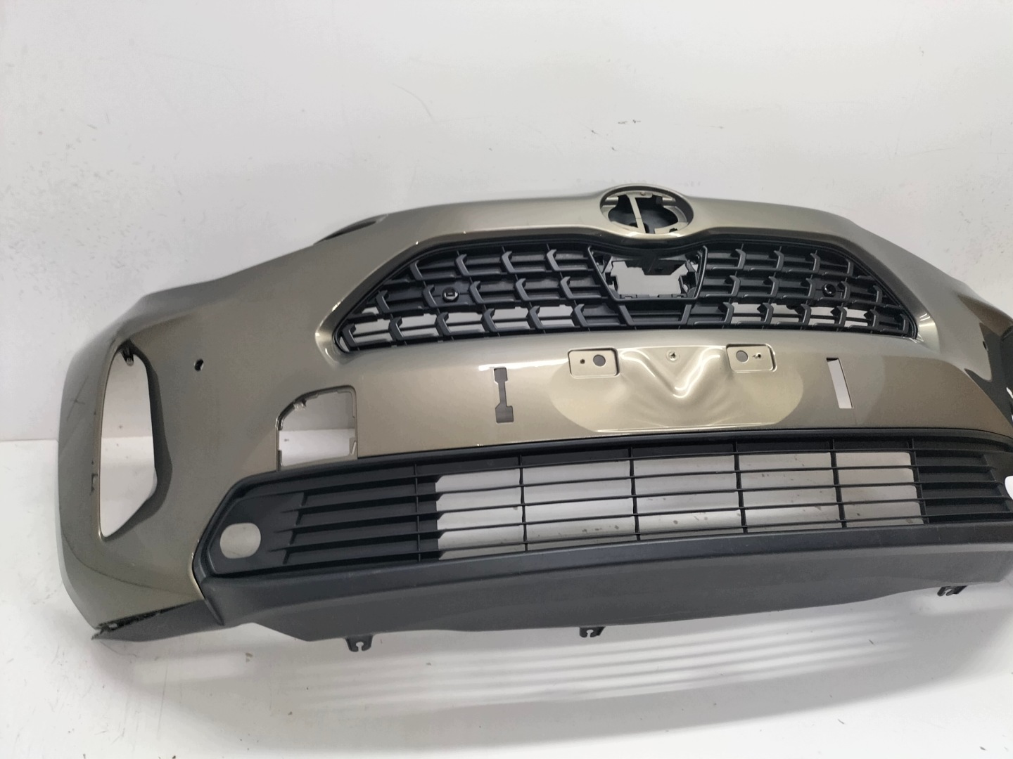 front bumper front TOYOTA YARIS CROSS 20