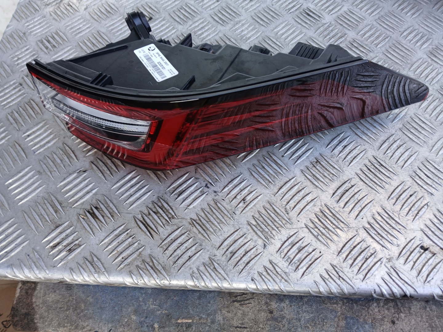 Skoda SuperB IV light left rear part rear 3p0945207