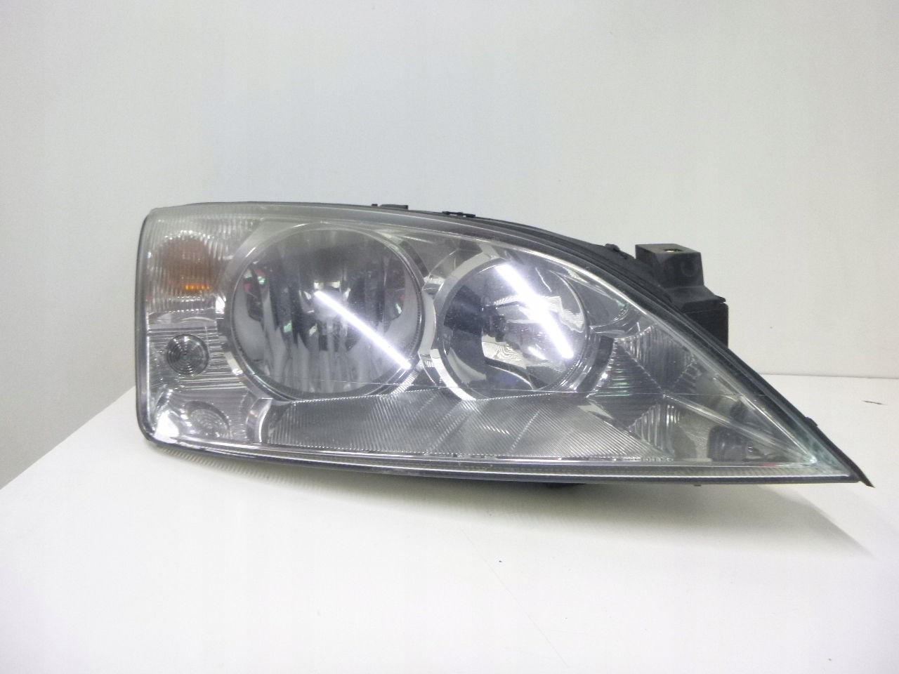 light front Ford Mondeo III Lift 2005r.