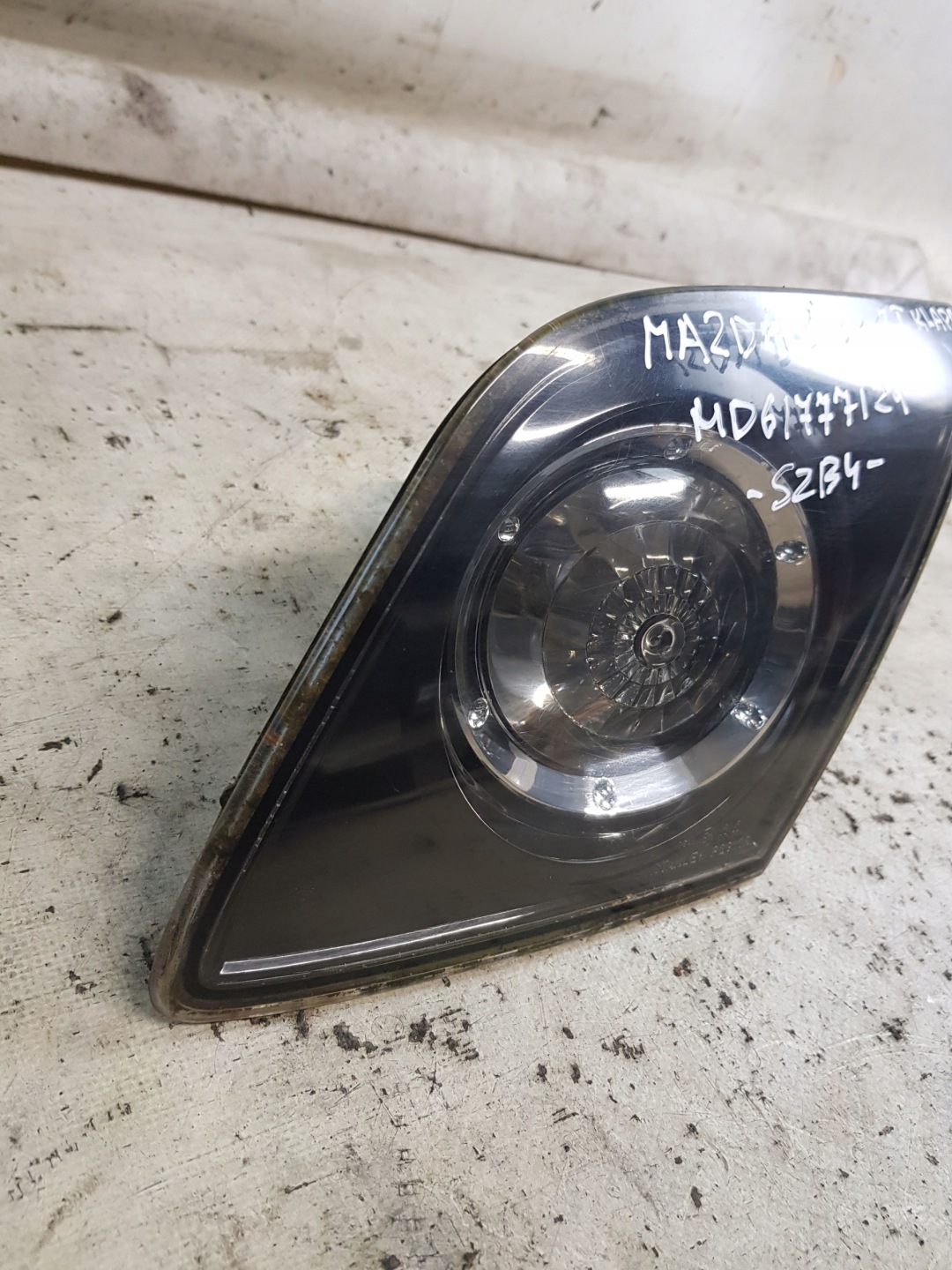 light rear right to the bonnet MAZDA 3 and BK HB P2913R