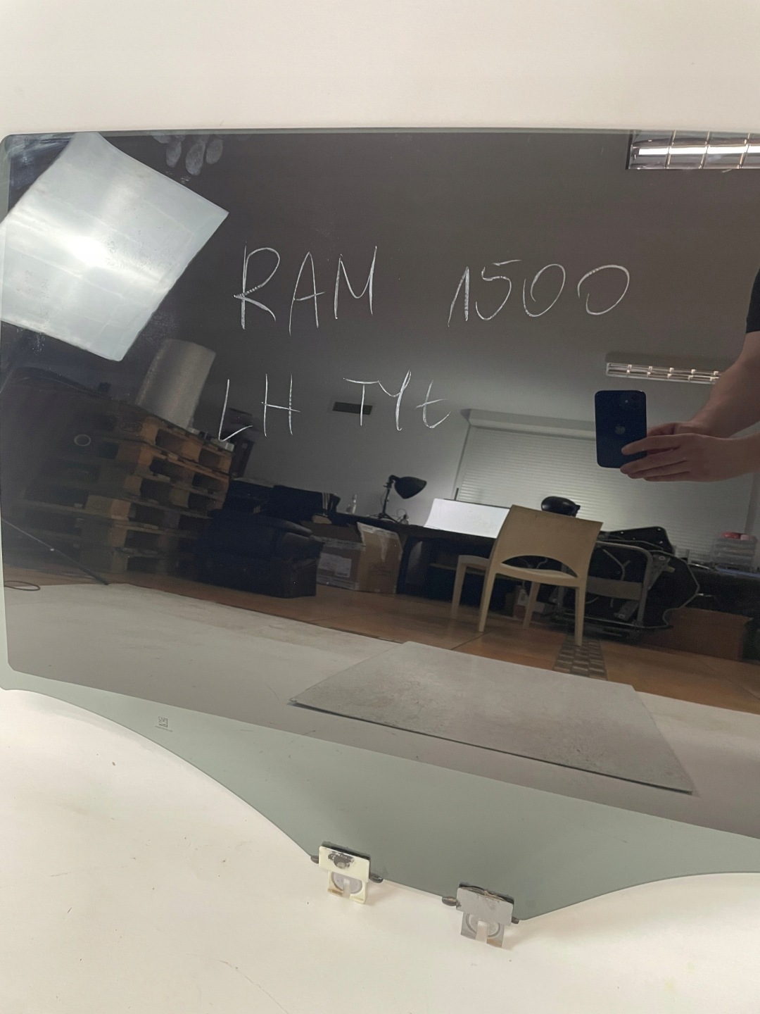 Ram 1500 V window rear side door left rear part 2019-24
