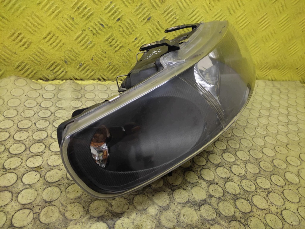 SEAT LEON and REFLEKTOR light right front