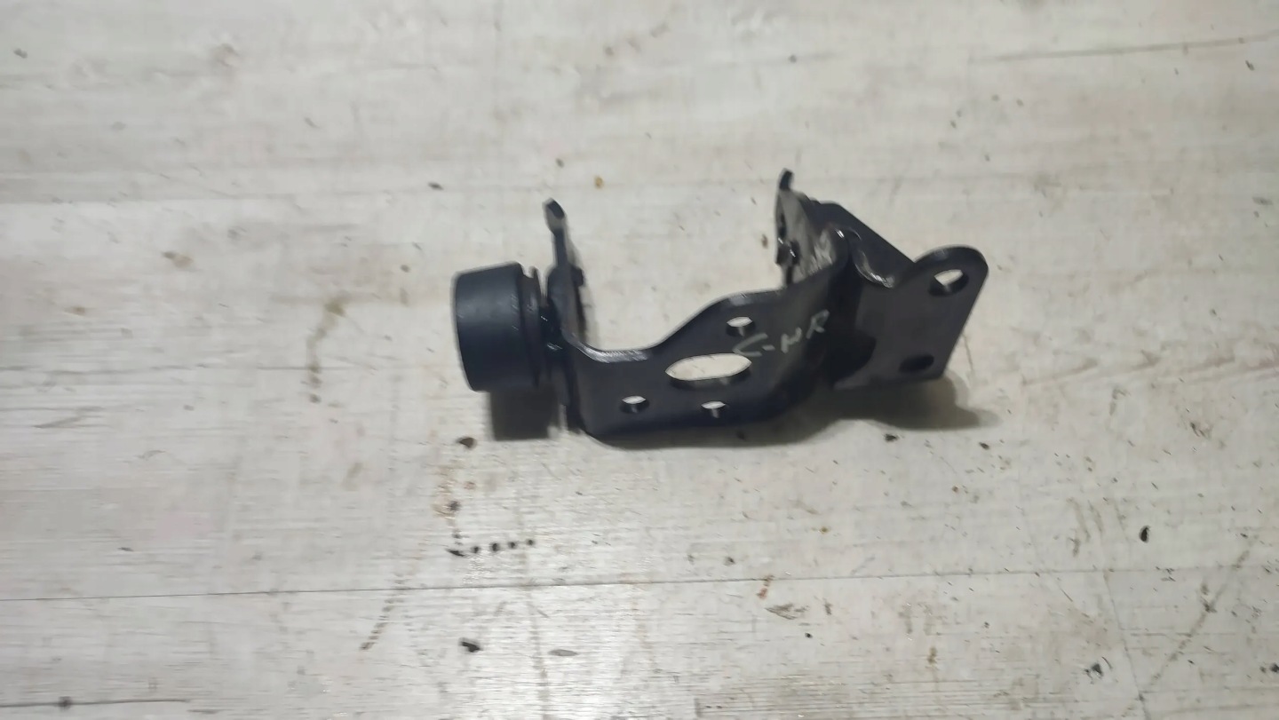 Toyota C-HR and 1.2 19r console engine mount
