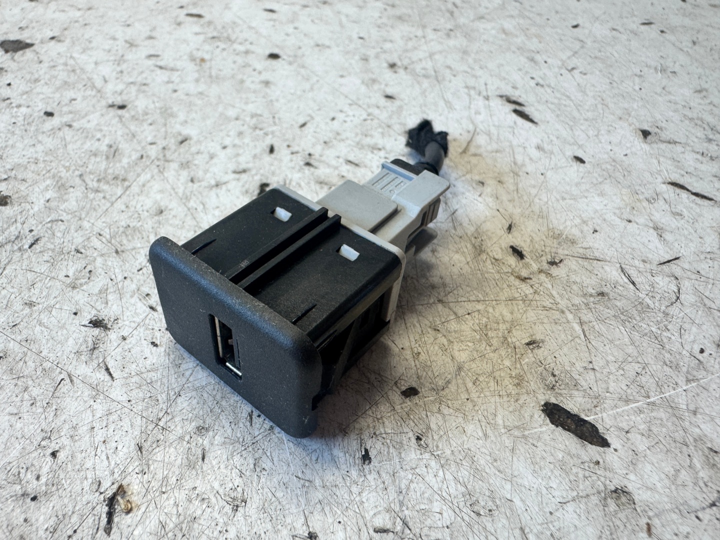 OPEL CORSA E Adapter, Stecker USB 20928734 Original