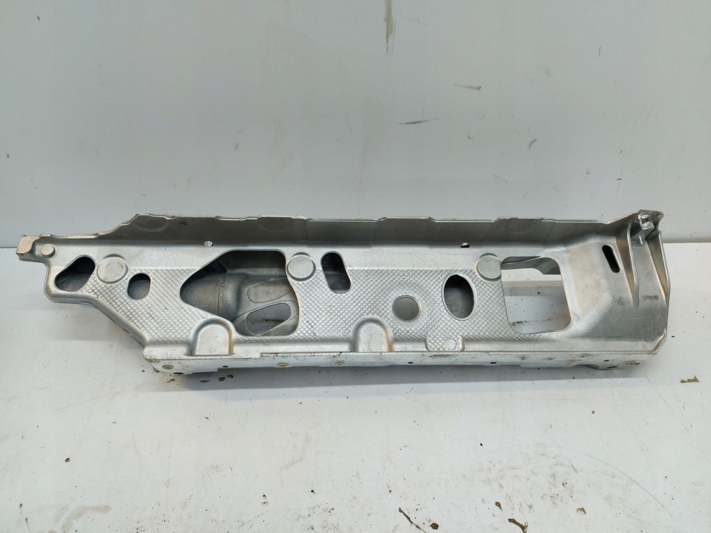 BMW iX1 X1 U11 Console Support plaque Moteur Arrière 9845740