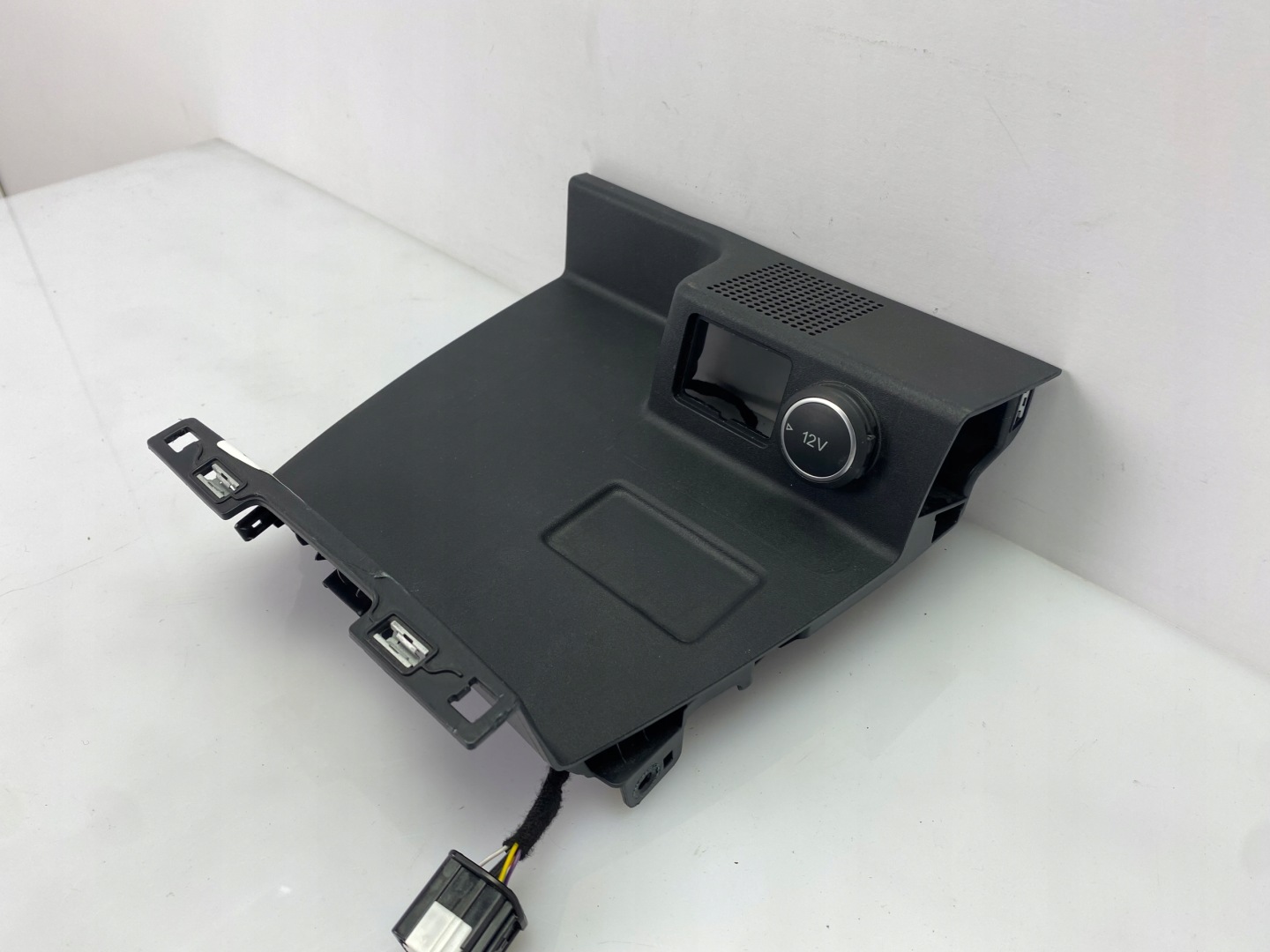 console panel zapalniczka Ford Escape 2020+ Kuga MK3 USA