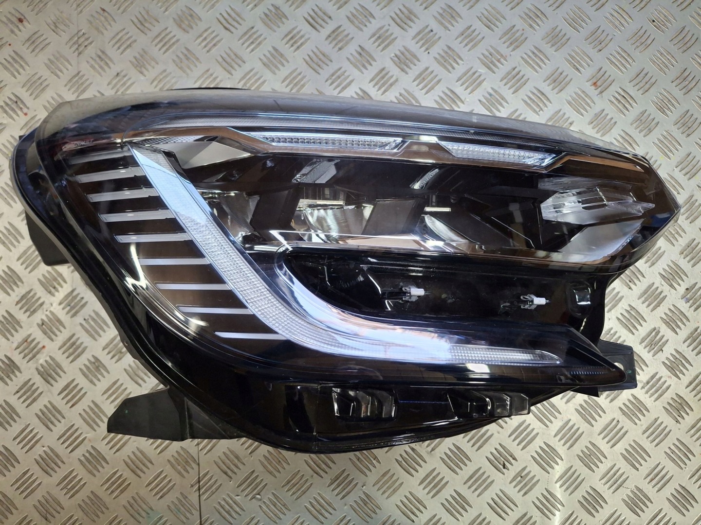 light right front PURE VISION FULL LED RENAULT CAPTUR II 2019R->