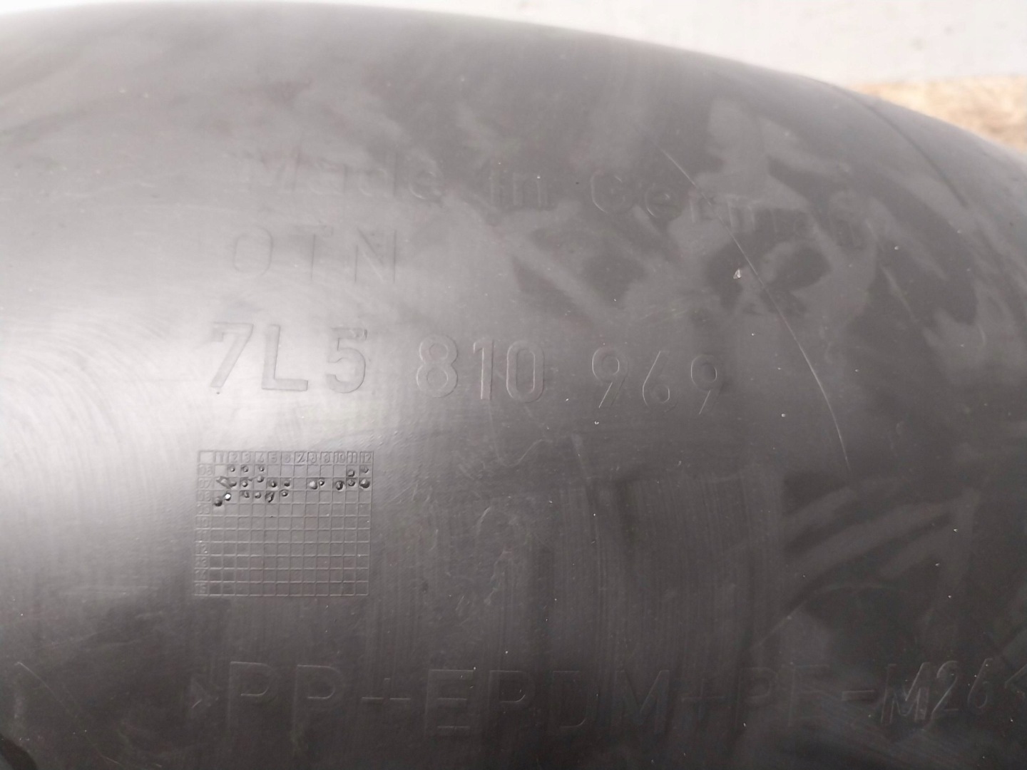 mudguard left rear part 7L5810969 PORSCHE CAYENNE and