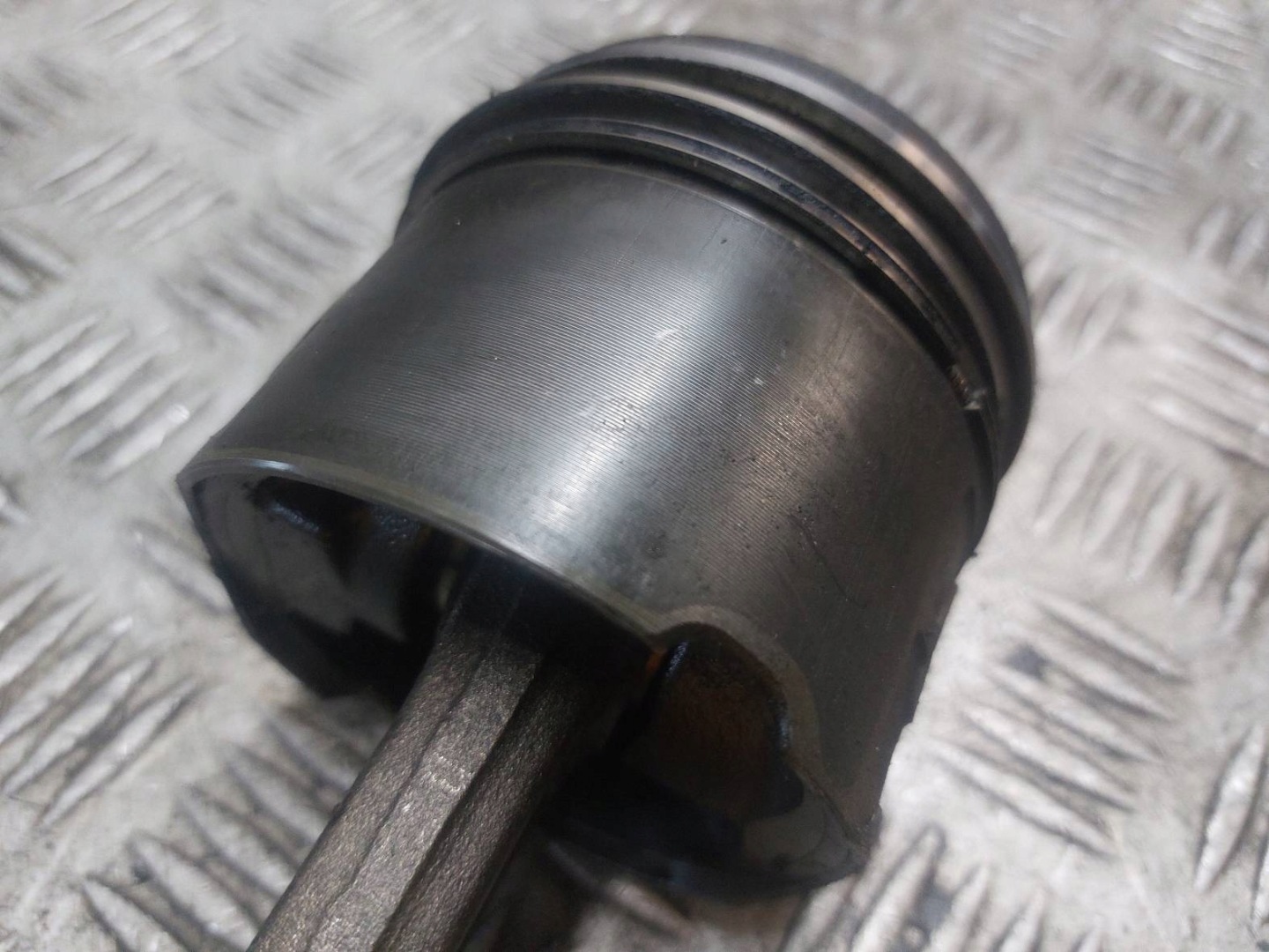 Piston + Bielle KOMPLET 4SZT BMW E39 520D