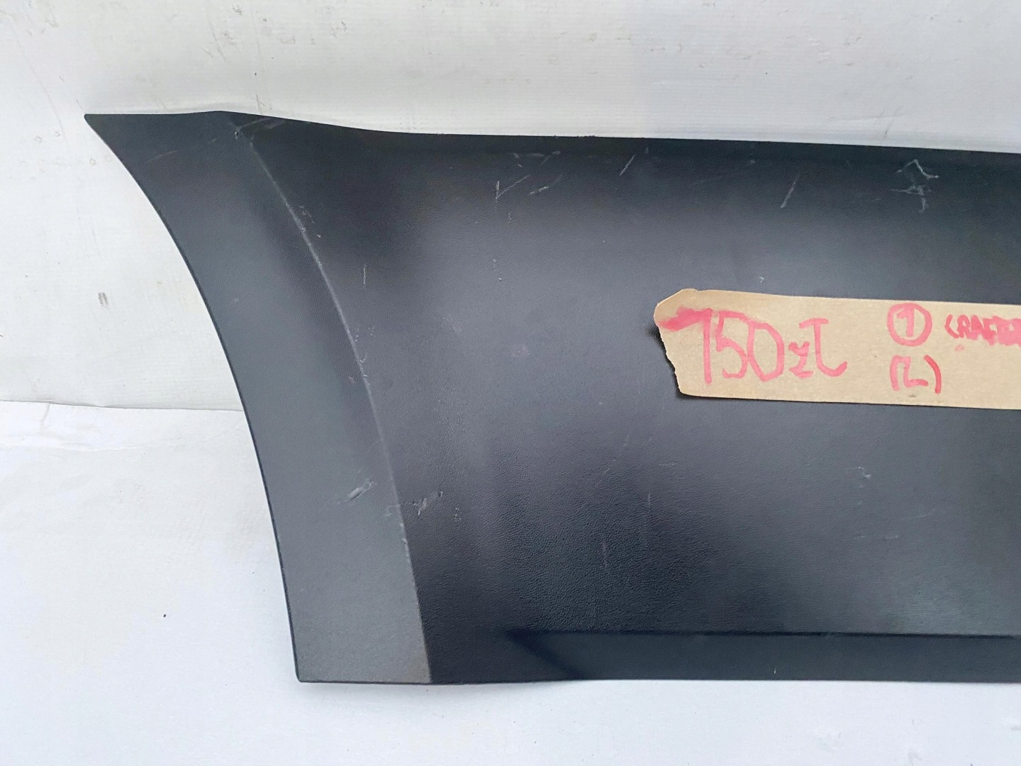 VW CRAFTER 2 MAN TGE 17- moulding rear side Z OBRYSOWKA LED left side