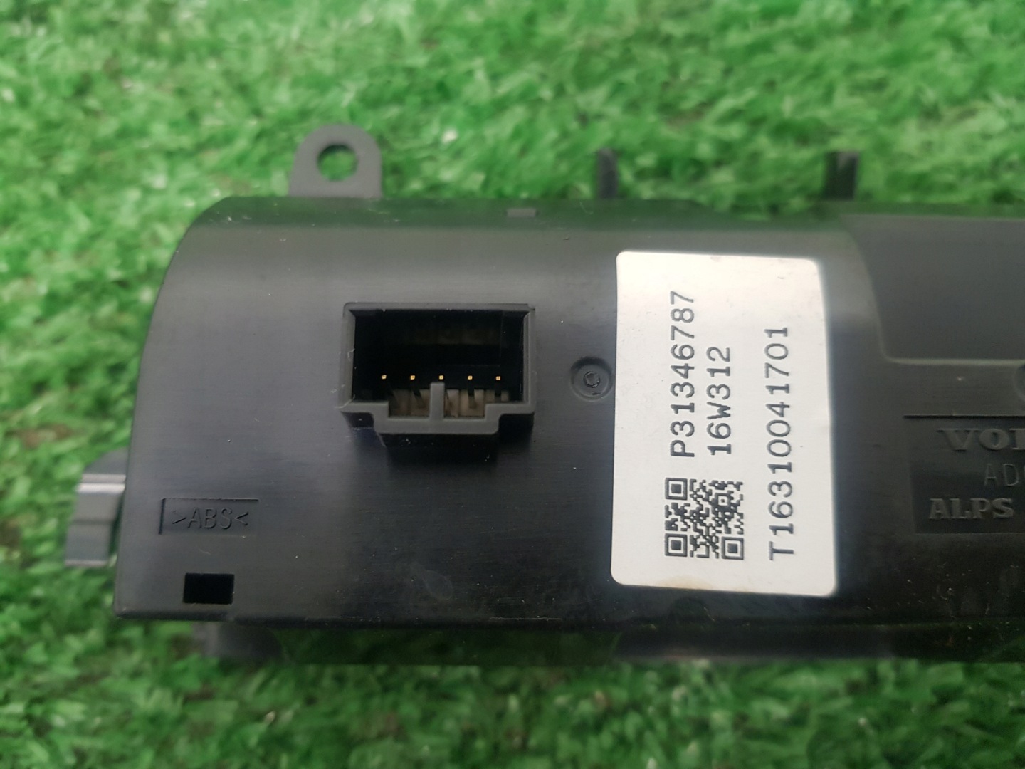 control panel air conditioning devices rear part VOLVO XC90 II T6 2019 P31346787