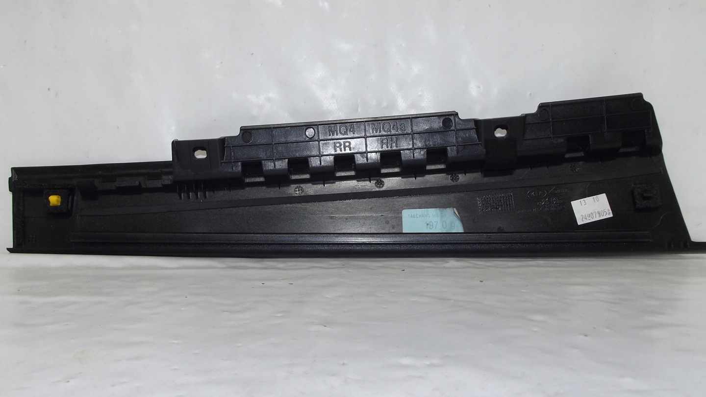 Kia Sorento IV moulding door right front 83260-P2000